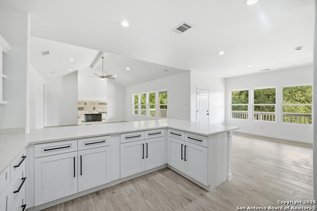 Image 19 of 41 For 207 Deer Oaks