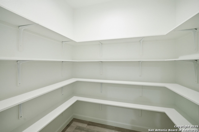 Image 21 of 41 For 207 Deer Oaks