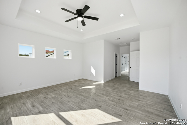 Image 23 of 41 For 207 Deer Oaks