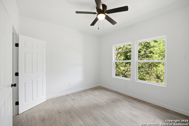 Image 29 of 41 For 207 Deer Oaks