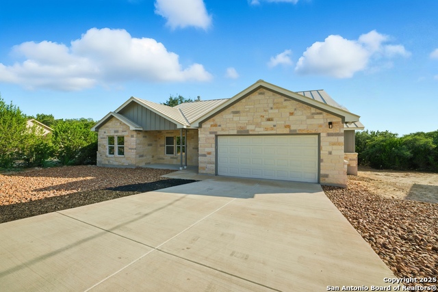 Image 3 of 41 For 207 Deer Oaks