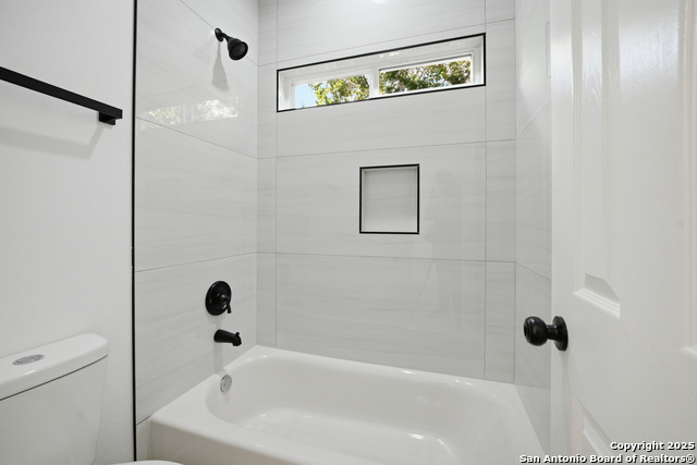 Image 32 of 41 For 207 Deer Oaks