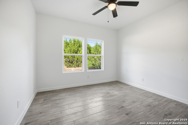 Image 33 of 41 For 207 Deer Oaks