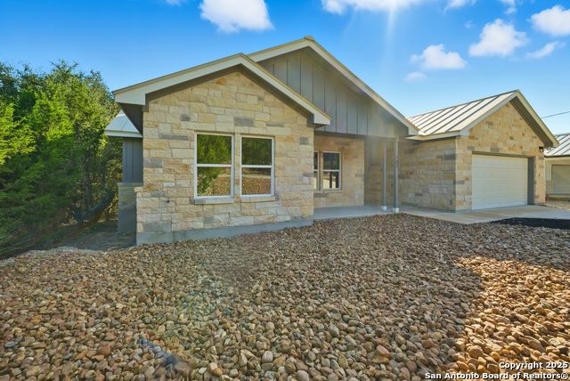 Image 4 of 41 For 207 Deer Oaks