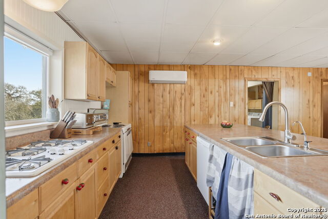 Image 11 of 53 For 10000 Rebecca Creek Rd