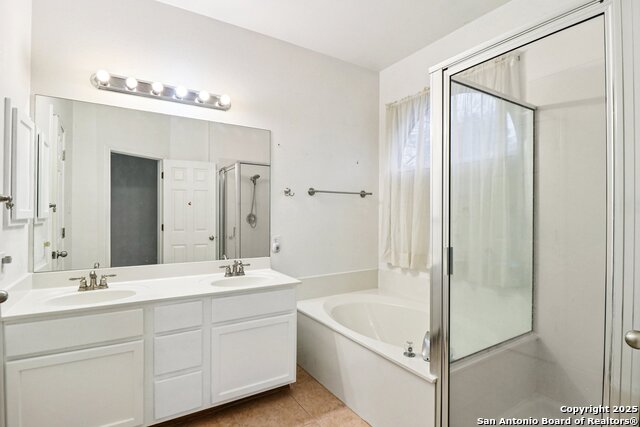 Image 23 of 25 For 21402 Encino Lookout