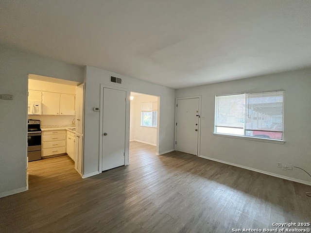 Image 8 of 27 For 311 San Antonio Ave E 101