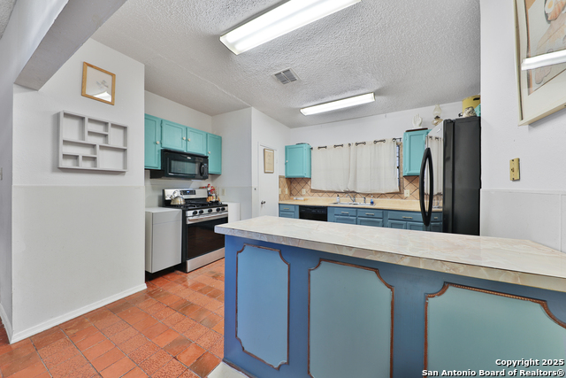 Image 7 of 17 For 631 San Bernardo