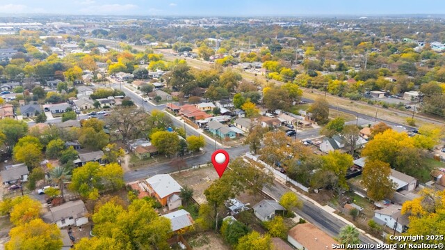 Image 10 of 12 For 1121 Vickers Ave