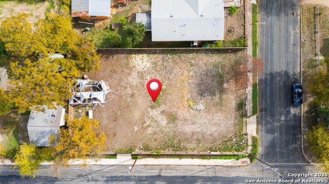 Image 4 of 12 For 1121 Vickers Ave