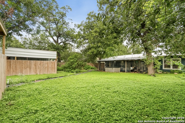 Image 19 of 29 For 817 Laurel  