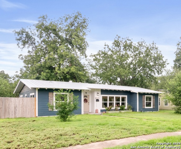 Image 2 of 29 For 817 Laurel  