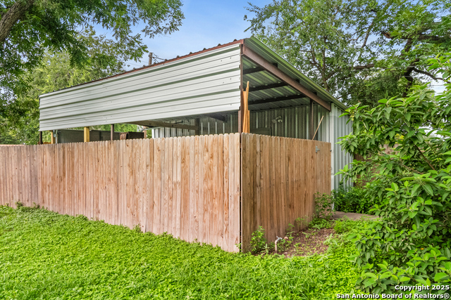 Image 22 of 29 For 817 Laurel  