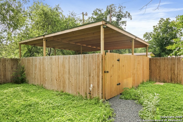 Image 23 of 29 For 817 Laurel  