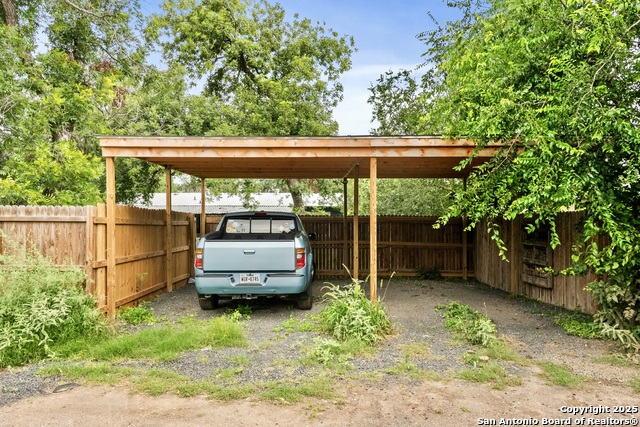 Image 24 of 29 For 817 Laurel  