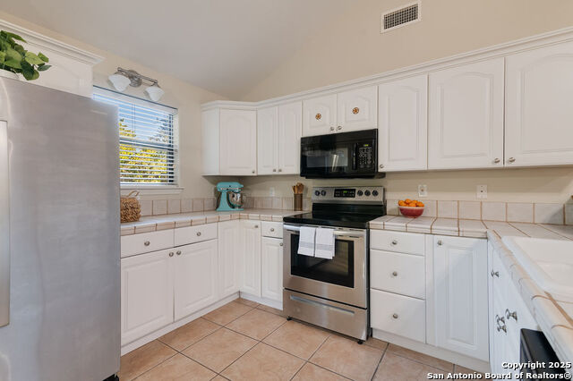 Listing photo id 8 for 445 Scenic Hills