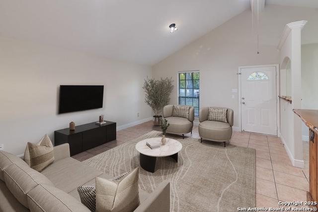 Listing photo id 1 for 445 Scenic Hills