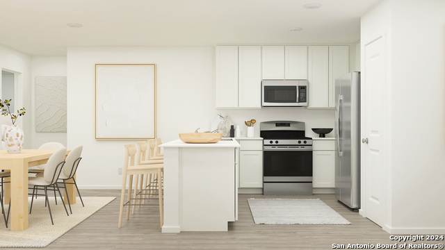 Listing photo id 6 for 12807 Kathleen St