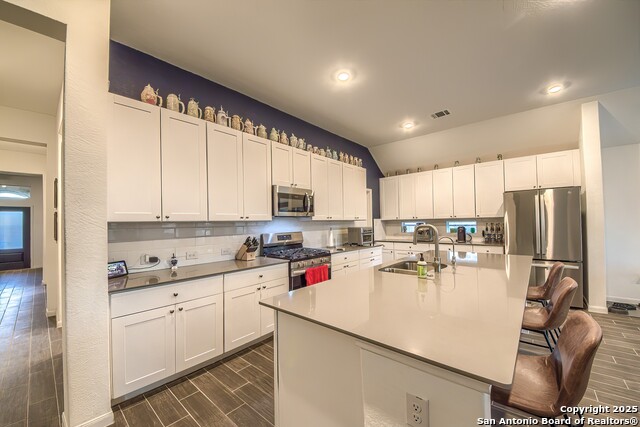 Listing photo id 12 for 6037 Cerulean