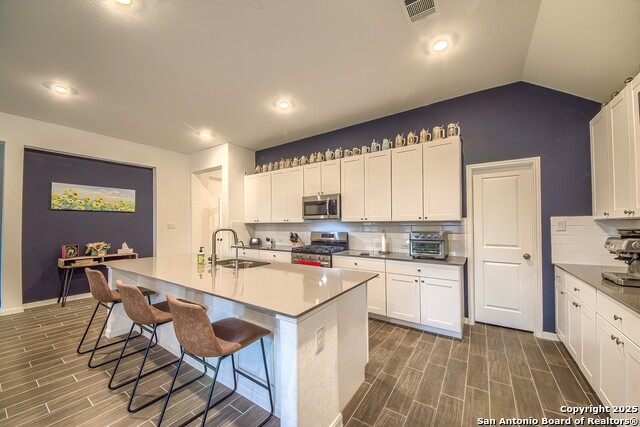 Listing photo id 13 for 6037 Cerulean