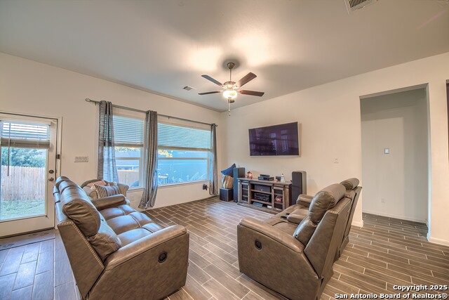 Listing photo id 15 for 6037 Cerulean