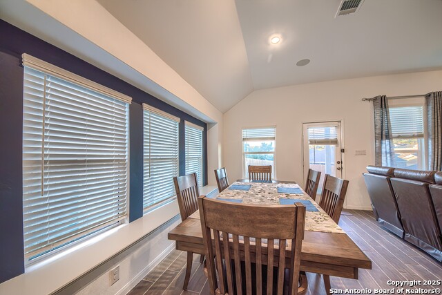 Listing photo id 17 for 6037 Cerulean