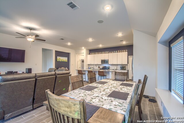 Listing photo id 18 for 6037 Cerulean