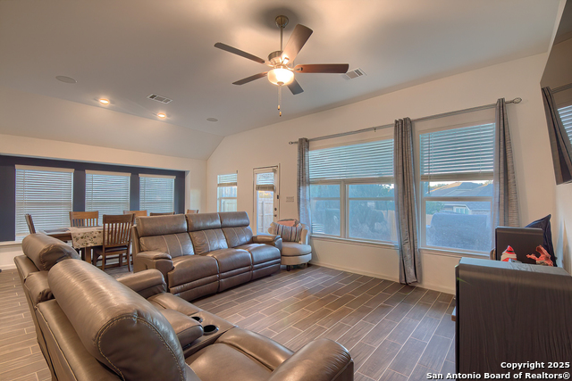 Listing photo id 19 for 6037 Cerulean