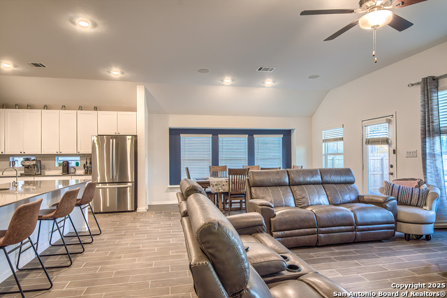 Listing photo id 20 for 6037 Cerulean