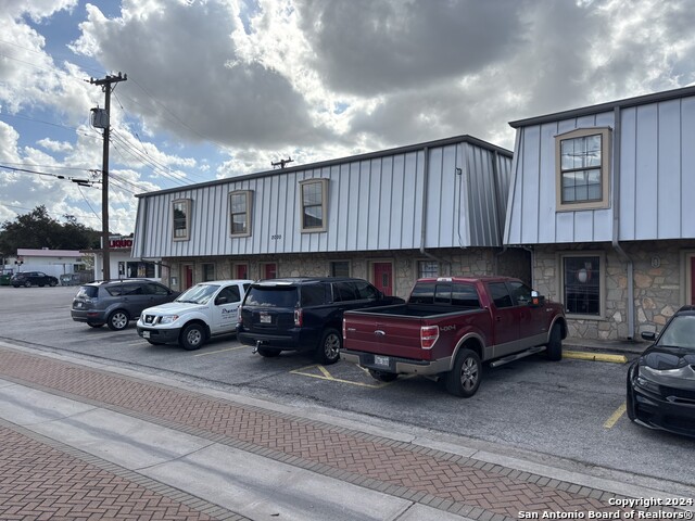 Listing photo id 0 for 2002 Nw Military