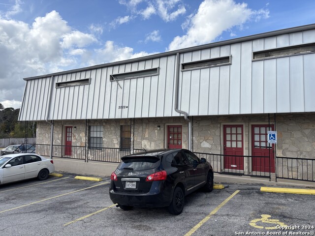 Listing photo id 1 for 2002 Nw Military