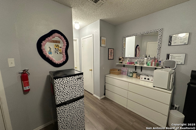 Image 13 of 20 For 10527 Perrin Beitel  B204