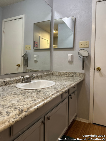 Image 20 of 20 For 10527 Perrin Beitel  B204