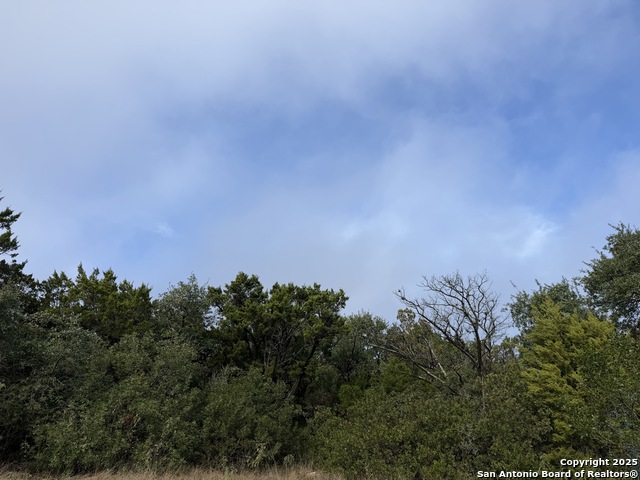 Listing photo id 4 for 19011 Snuggle Cliff