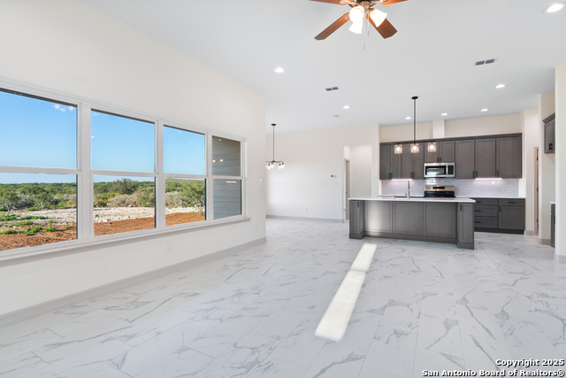 Listing photo id 5 for 59 Legend Hills Rd