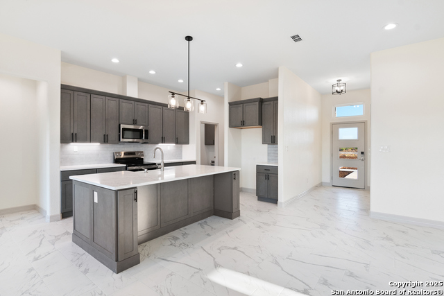 Listing photo id 7 for 59 Legend Hills Rd