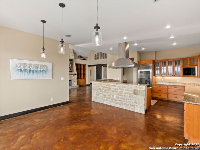 Listing photo id 9 for 16168 Revello Drive