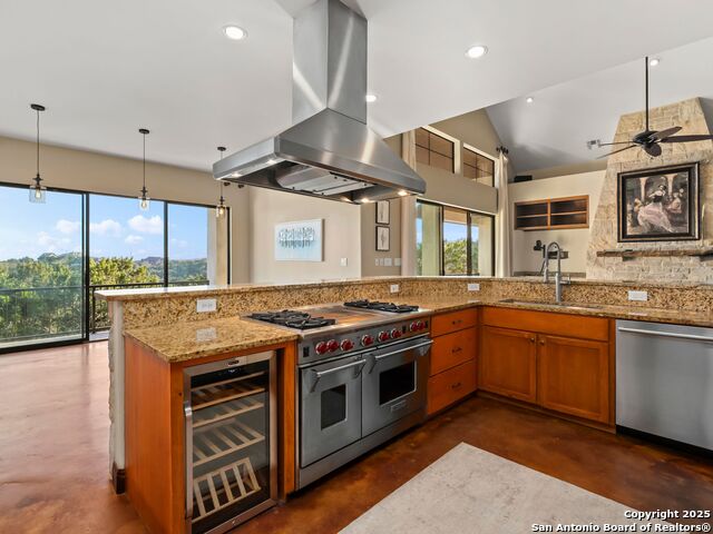 Listing photo id 10 for 16168 Revello Drive