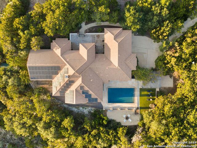 Listing photo id 3 for 16168 Revello Drive