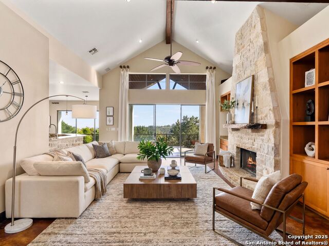 Listing photo id 5 for 16168 Revello Drive