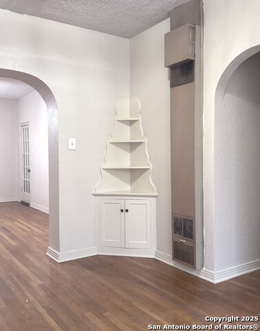 Image 15 of 16 For 409 Lynwood W 4