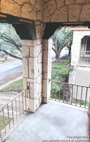 Image 2 of 16 For 409 Lynwood W 4