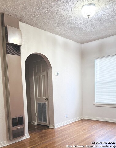 Image 4 of 16 For 409 Lynwood W 4