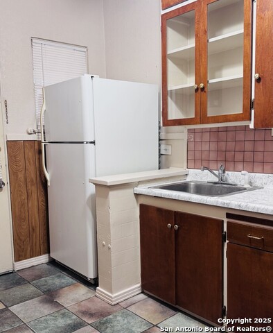 Image 7 of 16 For 409 Lynwood W 4