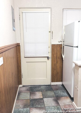 Image 8 of 16 For 409 Lynwood W 4