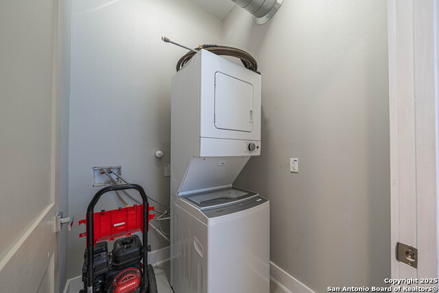 Image 28 of 48 For 118 Clark Ave