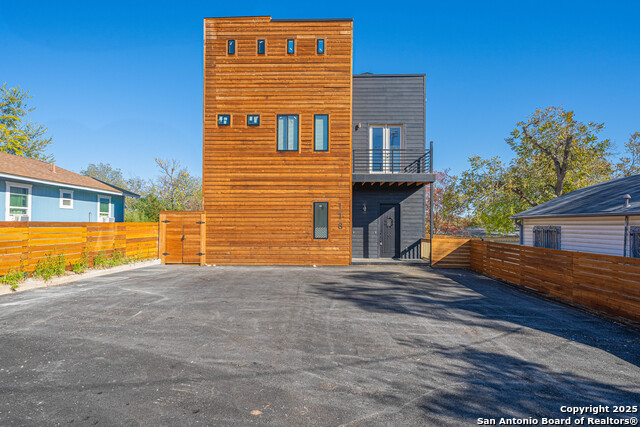 Image 4 of 48 For 118 Clark Ave