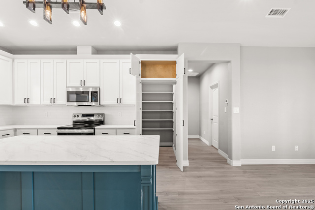 Listing photo id 9 for 59 Greystone Hills