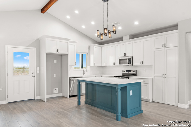 Listing photo id 5 for 59 Greystone Hills