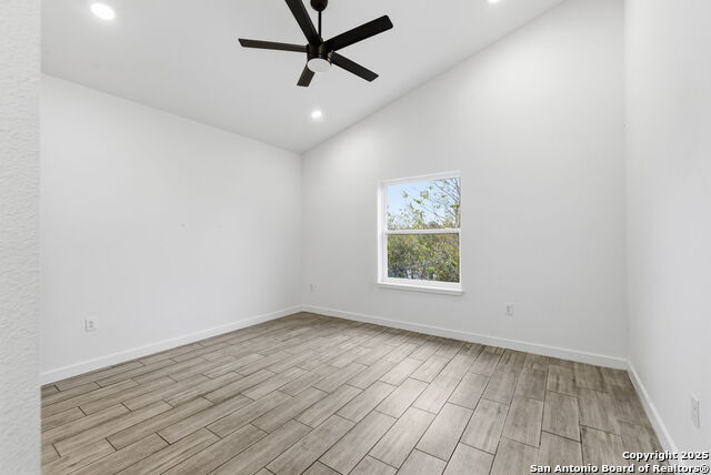 Image 14 of 23 For 214 Cooper St